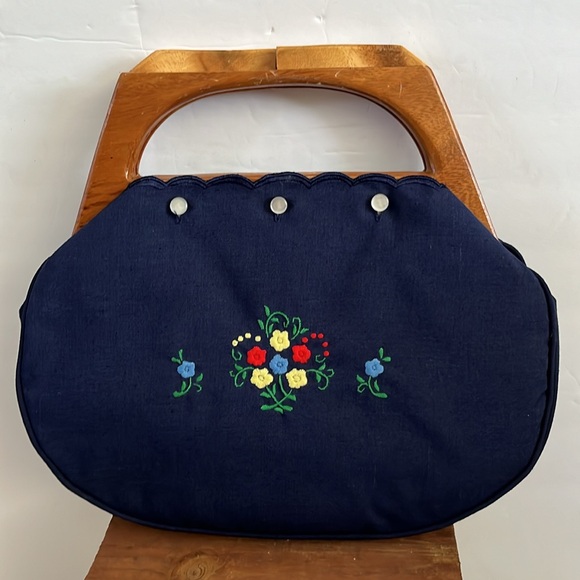 Unique Vintage Spring/Summer Clasp Bag/purse. Navy with Flowers/Wooden Handle - Picture 3 of 5